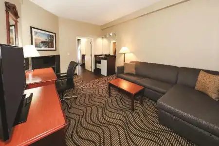 La Quinta Inn by Wyndham Sandusky near Cedar Point - 34