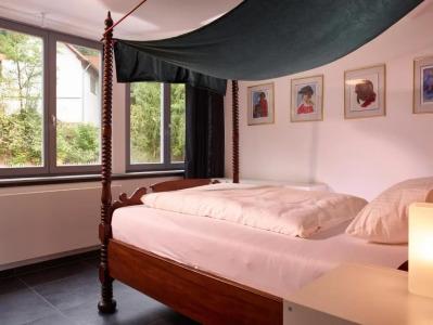 & Restaurant Burgschänke - 39