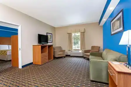 Baymont by Wyndham Jacksonville/Butler Blvd - 23