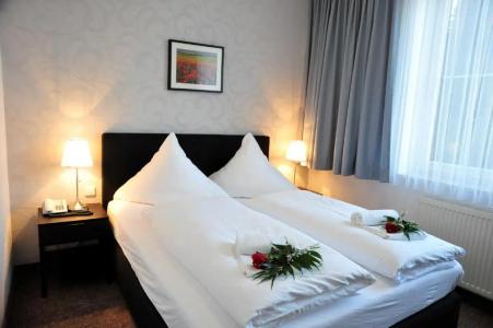 Bernstein Acamed Resort - 21