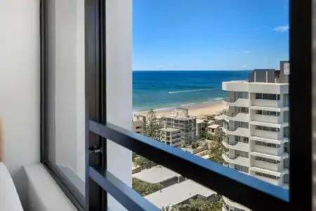 Surfers Century Oceanside Apartments - 211