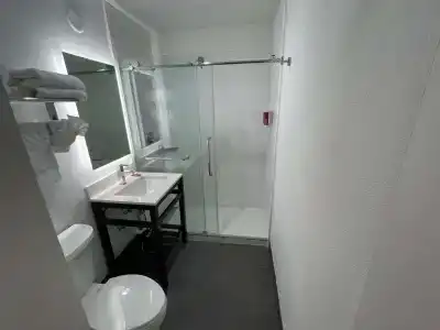 The Midtowner, SureStay Collection by Best Western - 9