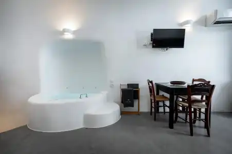 Lotza Studios - 170