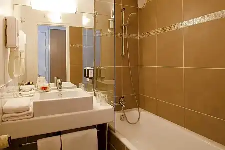 Maisons du Monde Hôtel & Suites - La Rochelle Vieux Port - 89