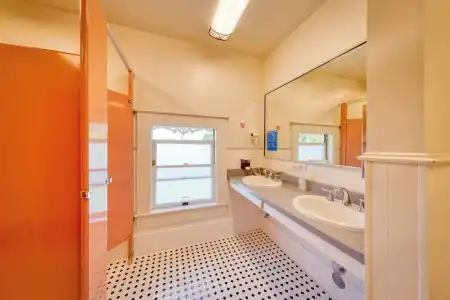 HI Sacramento Hostel - 33