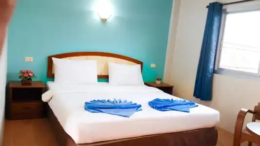 J Holiday Inn - 35