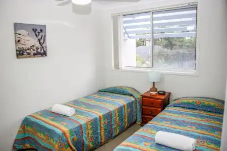 Surfers Beach Holiday Apartments - 2