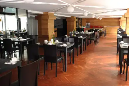 El Ejecutivo by Reforma Avenue - 19