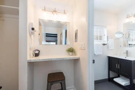 Shell Beach Inn - 32