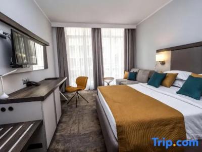 Best Western Plus Premium Inn - 48
