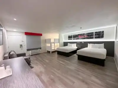 Ramada by Wyndham Anaheim Convention Center - 43