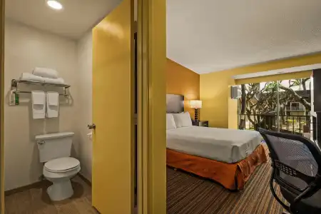 Best Western The Plaza Honolulu Airport - Free Breakfast - 36
