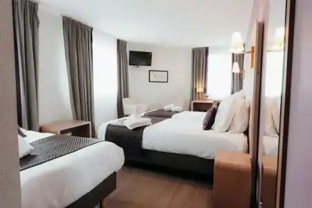 Hôtel Red Fox - 79
