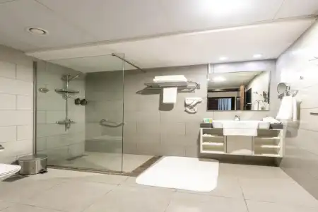 Luxe Grand Apartments - 10