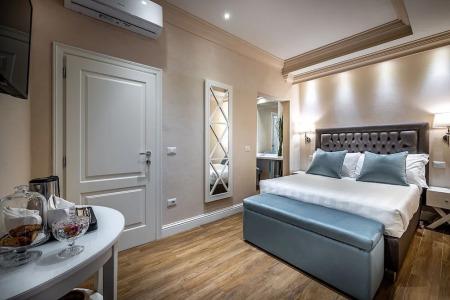 Ungherese Small Luxury - 93