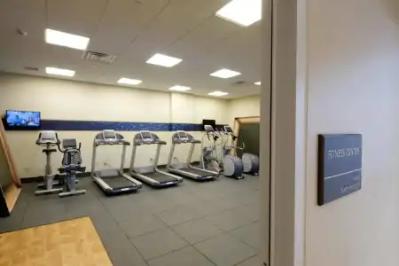 Hampton Inn Green Bay Downtown - 15