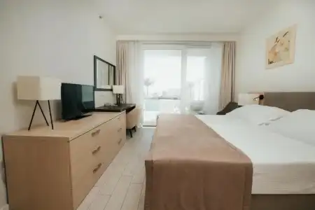 Romana Beach Apartments - 38