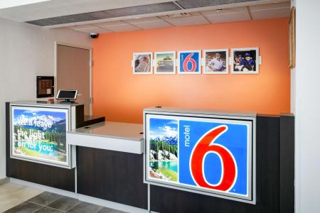 Motel 6 Anchorage, AK - Midtown - 1