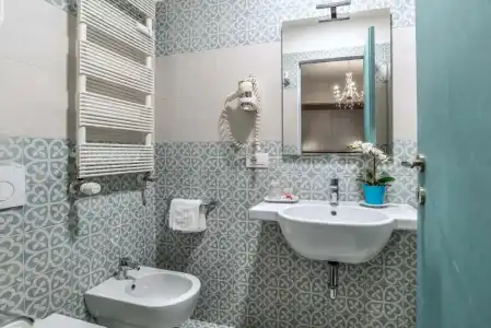 Merulana Inn Guest House - 90