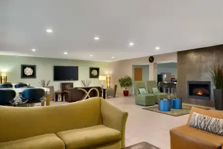 Best Western Plus Peppertree Airport Inn - 1