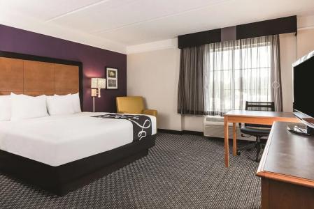 La Quinta Inn & Suites by Wyndham Univ Area Chapel Hill - 33