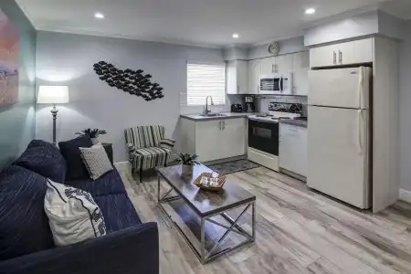 May-Dee Suites - 37