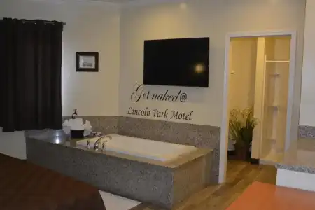 Lincoln Park Motel - 53