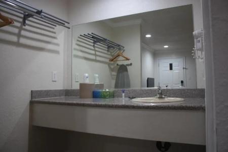 Value Inn & Suites - 10