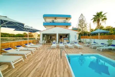 Emi Seaside - 11