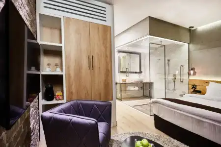 One Luxury Suites - 46