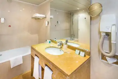 Holiday Inn Lisbon by IHG - 78