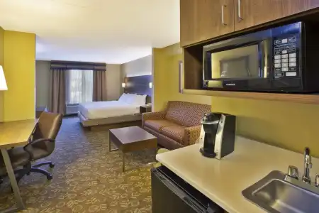 Holiday Inn Express & Suites Fort Wayne by IHG - 23