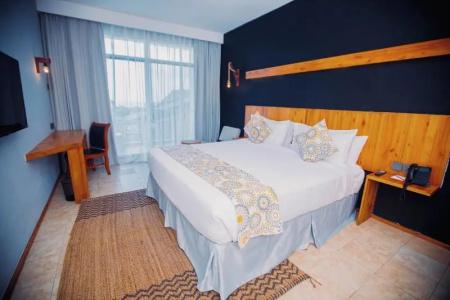 Giraffe Ocean View - 28