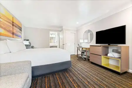 Days Inn by Wyndham San Diego Circle - 4