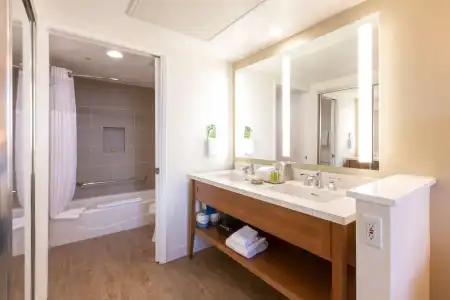 Grand Pacific Palisades - 9