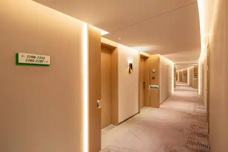 Holiday Inn Shanghai Nanjing Road - 14