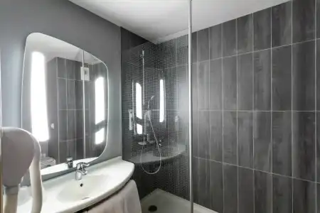 ibis Bourges - 49