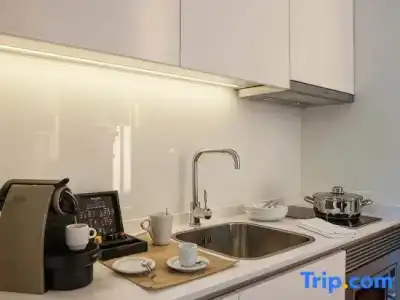 The 7, Suites, Studios & Apartments - 90