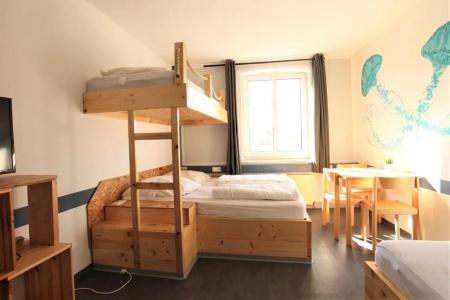 Blue Doors Hostel Ktv - 36