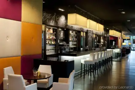 Holiday Inn ZÜRICH - MESSE by IHG - 9