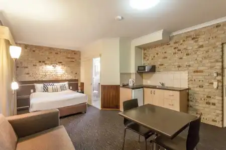 Highlander Motor Inn & Apartments - 13