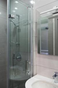 Amica Geniale - 23