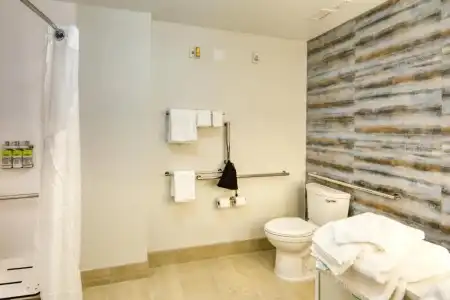 Holiday Inn Express & Suites Charlotte - South End by IHG - 81