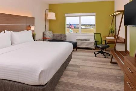 Holiday Inn Express & Suites St. Petersburg - Madeira Beach by IHG - 49