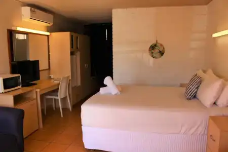 Camden Motor Inn - 72