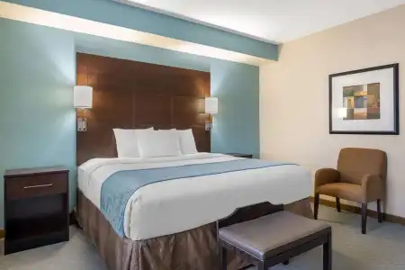 Best Western Plus Midland Suites - 60