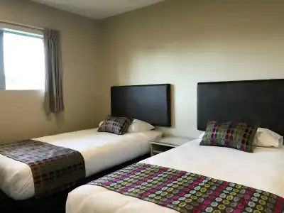 Ellerslie Palms Motel - 5