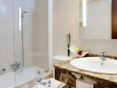 LATROUPE Grand Place Hostel - 8