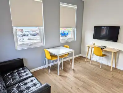 Mayfair Plaza Motel - 136