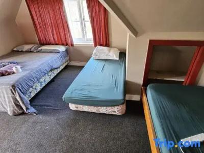 Stafford Gables Hostel - 54